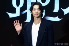 가수 비, 팬 SNS에 생각 짧았다…사과 댓글 남긴 이유