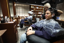 美·유럽 관광객 필수 코스된 ‘K-미용실’…외국인 특화 헤어샵까지 등장