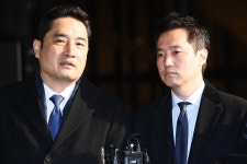 檢 '조국 아들 명예훼손' 강용석·김세의 불구속 기소