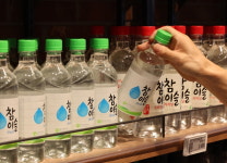 16도 벽까지 깬다…참이슬 소주 도수 낮춘 결정적 이유 [권용훈의 트렌드워치]