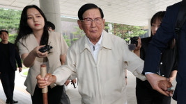 이만희 신천지 총회장, 합수본 첫 출석…정교유착 의혹 조사