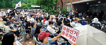 봉쇄 된 '잠실 투표소'…항의 시위에 주민들 밤잠 설쳐