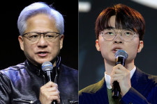 [단독] 홍대 찾는 젠슨 황, PC방서 롤 황제 페이커 만난다