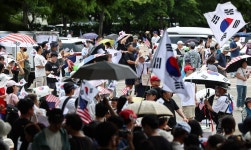 잠실 개표소 시위 11일째…청와대 앞 집회로 번지나