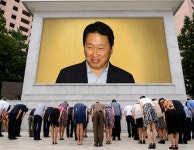 이래도 안 사?…SK하이닉스 주가 급등에 최태원 밈 봇물