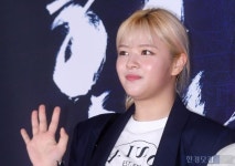 트와이스 정연, JYP 떠나 언니 품으로 가나…변우석 회사 미팅 [공식]