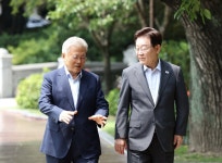 李 대통령·文 前 대통령 회동…균형발전·검찰개혁 등 공감대