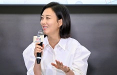 검찰, 장윤정 모친 구속기소…수천만원대 투자 사기 혐의