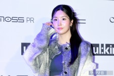 권은비, 스케줄 이동 중 차량 접촉사고…