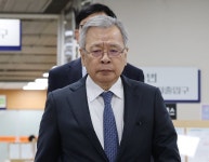 [속보] '대장동 청탁자금 수수' 박영수 前특검 2심 징역 6년