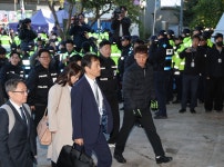선관위특검, 핸드볼경기장 내부 진입…투표지 검증 착수