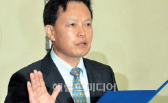 與 “국세청 개혁을” 野 재산의혹 흠집내기