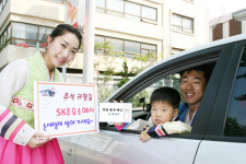 [포토뉴스]“추석연휴 주유소 들르면 손 세정제 드려요”