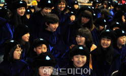 [포토뉴스]‘격식있는’  초등 졸업식