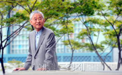 명인 황병기…70분간의‘수묵화’ 지친 영혼을 보듬다