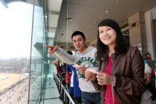 내기 좋아하는 중국인…“한국경마, 쩐빵~”