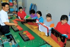 <사랑받는 기업을 찾아서>새터민·저소득층에 일자리 제공…사회통합 ‘밀알’ 되다
