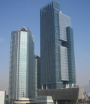 고급 주상복합단지 대형마트 ‘몸살’