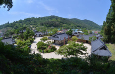 <커버스토리> 병풍처럼 둘러싸인 ‘담안마을’…소년은 더 큰 세상을 꿈꿨다