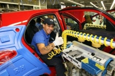 로봇 100대 차체공정 완전자동화…‘아가베 빈찌’ 시간당 34대 생산