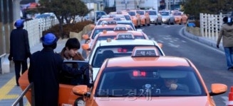 “회사 배만 불린다”택시기사들 시큰둥