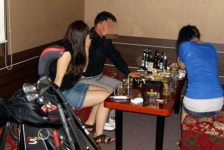 옷벗은 女접대부가‘나이스 샷∼’…스크린 골프장 변태영업 기승