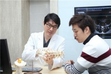 [척추관절 달려라병원] 노화로 인한 척추관협착증, 풍선확장술로 빠르고 간편하게 치료하자!