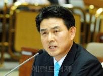 김태호 의원, 예상 뒤엎고 ‘3위 파란’
