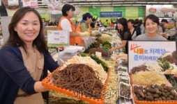 <포토> 농협하나로클럽, 국산나물 할인행사