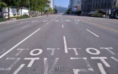  연휴로 한산한 서울시내 도로
