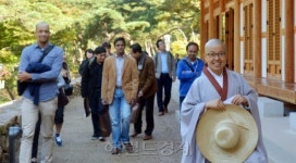 [포토뉴스] 템플스테이하는 주한 외신기자들