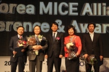 대한민국 MICE대상에 임상화학회,제니컴,인화관광 수상