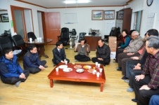 월성원자력, 인근지역 소외계층 찾아...제수용품 전달해