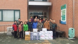 <포토뉴스> 육군 28사단 부사관들, 봉암리 경로당에 식료품전달