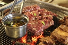 광주 수완지구 맛집 우마루, 소 한 마리에 이어 숯불 육장갈비로 ‘주목’