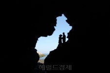붉은 바위와 푸른 바다…노을이 아름다운 전북 부안