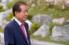 [포토]홍준표 지사 서울고검 출두, 무슨 생각 할까?
