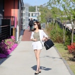 20대 데일리룩쇼핑몰 더올리빈 여자결혼식하객패션&여성원피스 선보여