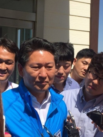 ‘공갈막말’ 주승용-정청래, 화해의 악수…“죄는 미워도 사람은 미워 안해”