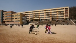 “친구 잘못 적어내라” 지시한 교사에 학부모들 “부적절한 교육” 반발