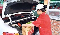 e쇼핑 상품을 車에서 바로 받는다