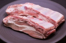 추석 차례상 올라갈라…국산 돼지갈비에 수입 목살 접착제로 붙여 판매