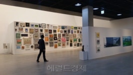 관장도 소장품도 없이…수원시립아이파크미술관 초라한 개관전