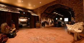 아트컬렉터 박은관 시몬느 회장, “3초백 같은 건 만들지 않는다”