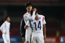 [화보] 울지마! 괜찮아!…U-17 축구 대표 선수들의 감동 포옹