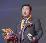 [슈퍼리치]“父子 합쳐 600억원” 싸이의 성공한 ‘대디’ 박원호 회장