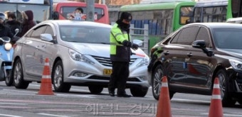 [포토-서울역고가 폐쇄 한달] “그만가!” 육탄저지 모범운전자
