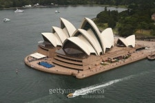 시드니 오페라하우스 폭탄테러 위협…“경찰 투입·관광객 대피”