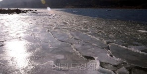 <헤럴드 포토> 기온 뚝…한강결빙 시작