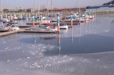 [포토]꽁꽁 언 마리나리조트